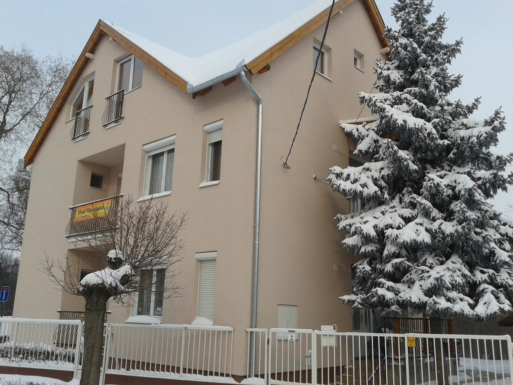Deak Vendeghaz Apartman Hotel Hajdúszoboszló Екстериор снимка