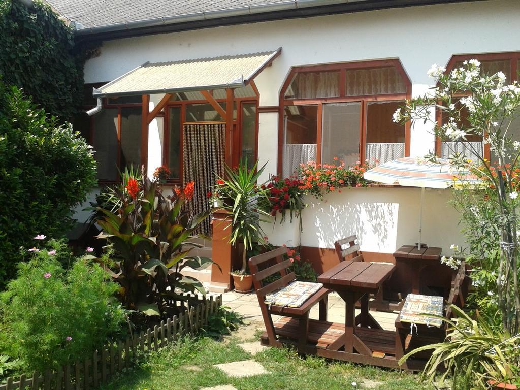 Deak Vendeghaz Apartman Hotel Hajdúszoboszló Екстериор снимка