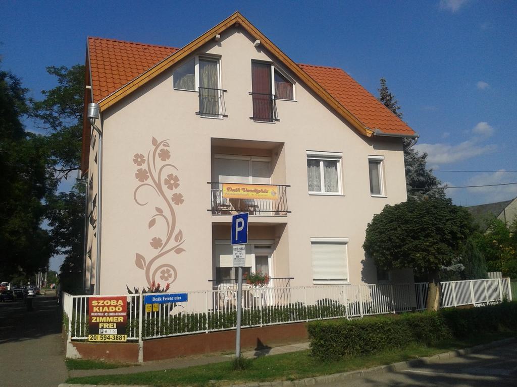 Deak Vendeghaz Apartman Hotel Hajdúszoboszló Екстериор снимка