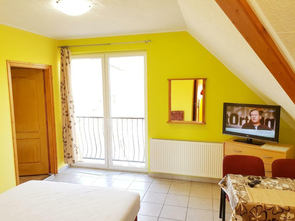 Deak Vendeghaz Apartman Hotel Hajdúszoboszló Екстериор снимка
